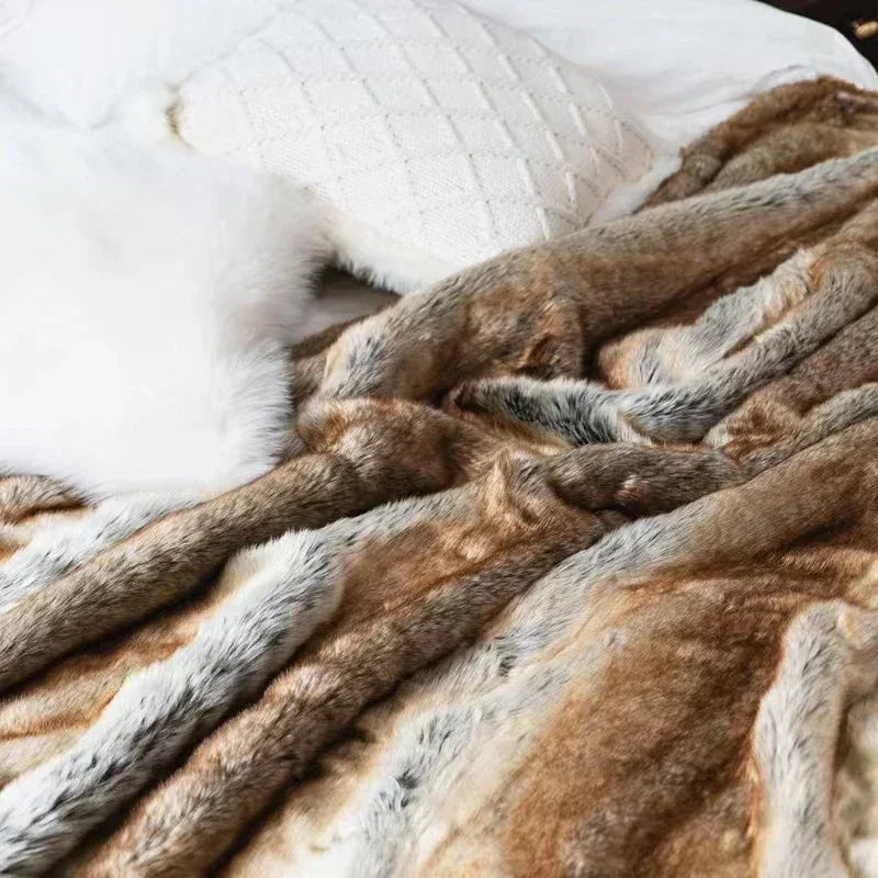 Faux fur throw blanket - Soft mink - Decorative design