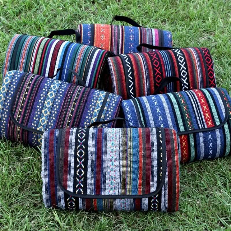 OUTDOORBLANKET – Wasserdichte Picknickdecke mit Ethno-Design für Camping und Ausflüge
