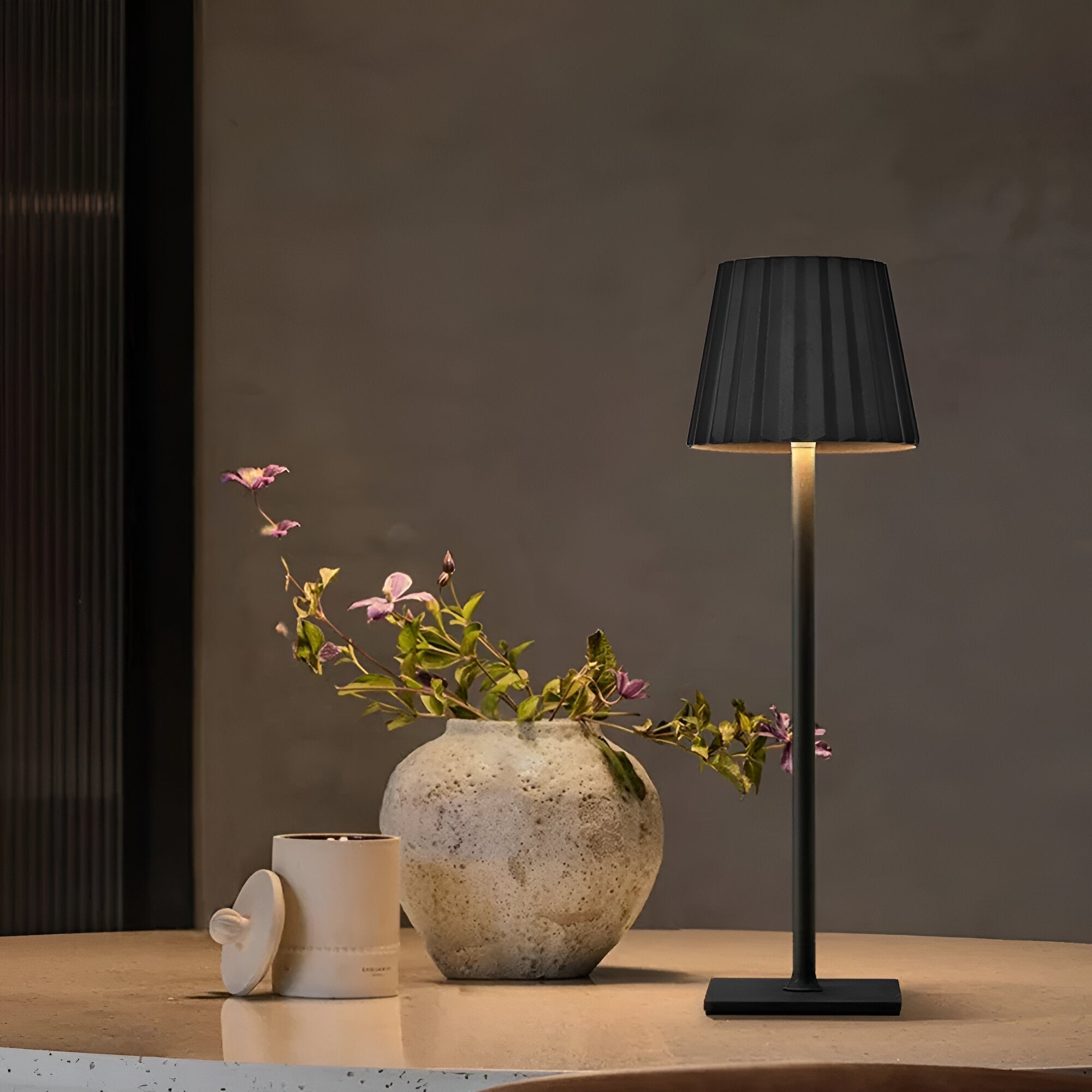 Kabellampe | Lampe für das Wohnzimmer | Moderne Tischleuchte mit Akku | VelaLume