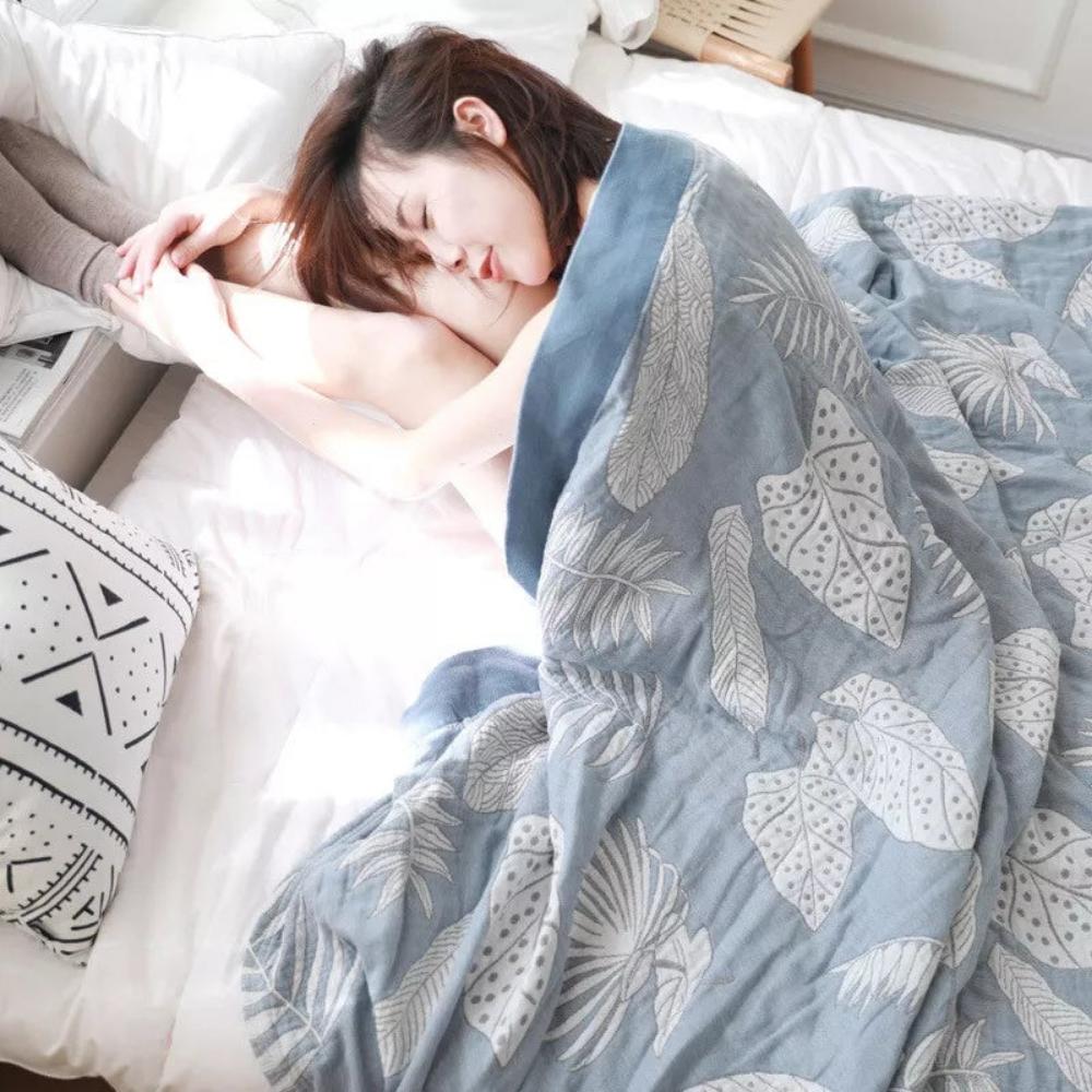 Rustling leaves, summer blanket