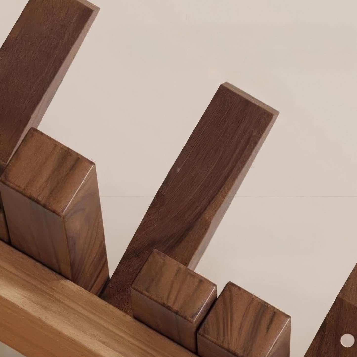 WoodFlex - Stilvolle Holzgarderobe mit flexiblen Magnethaken