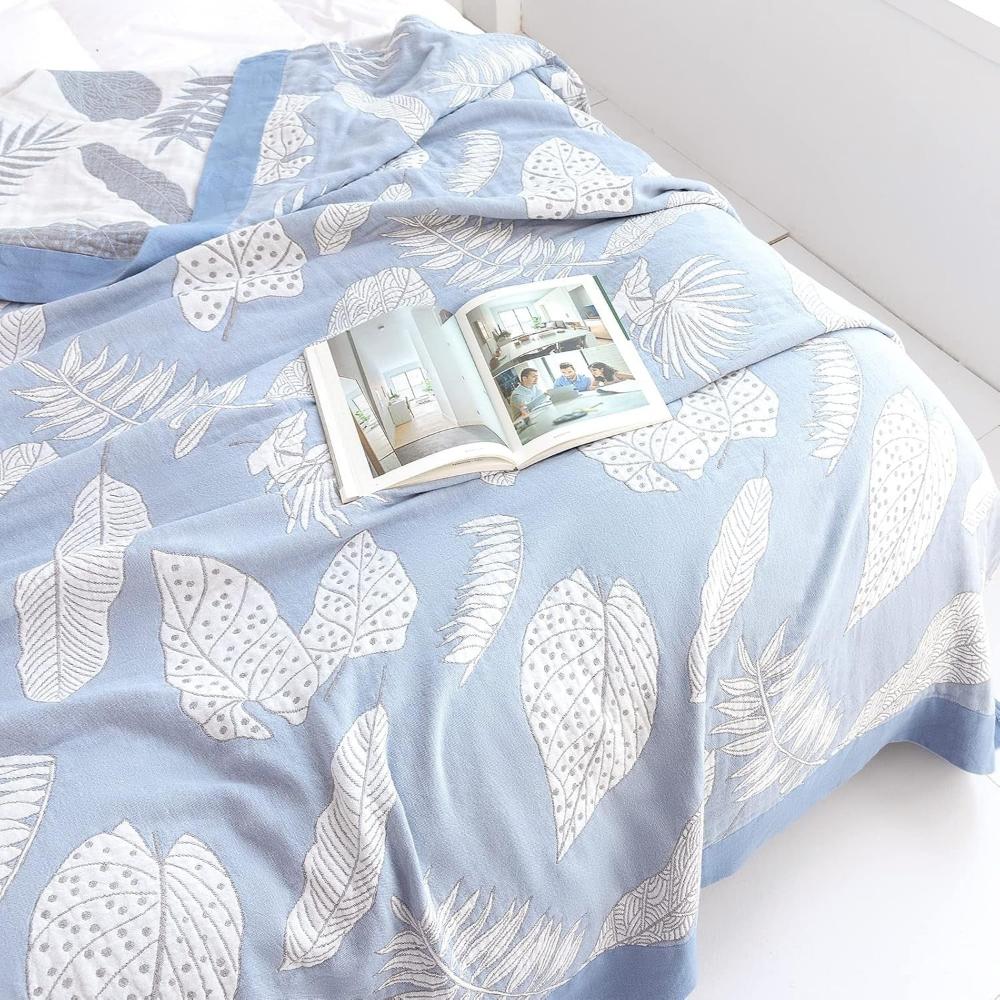 Rustling leaves, summer blanket