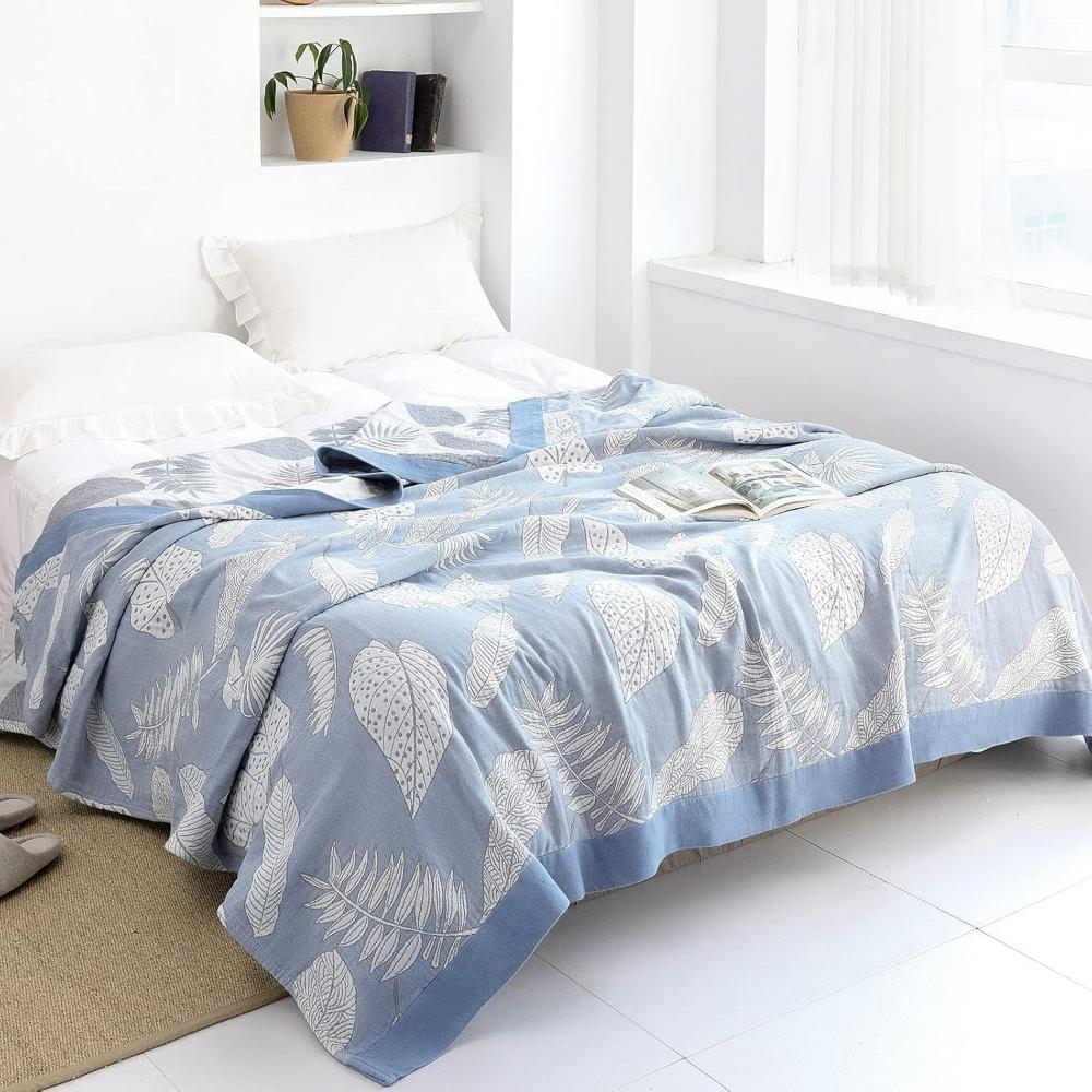 Rustling leaves, summer blanket