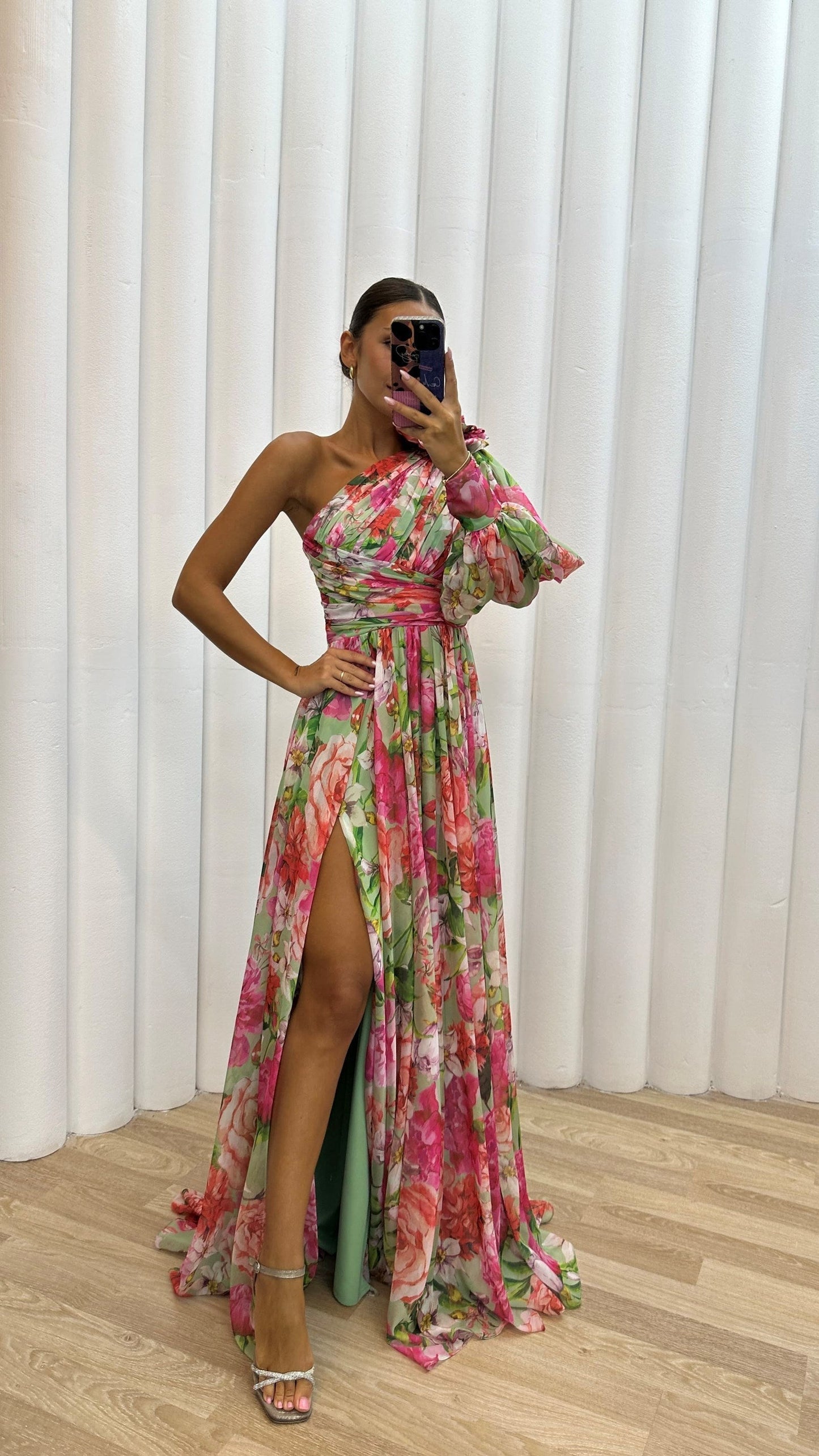 Corinne | Maxikleid mit Blumenmuster und Schlitz, einseitig