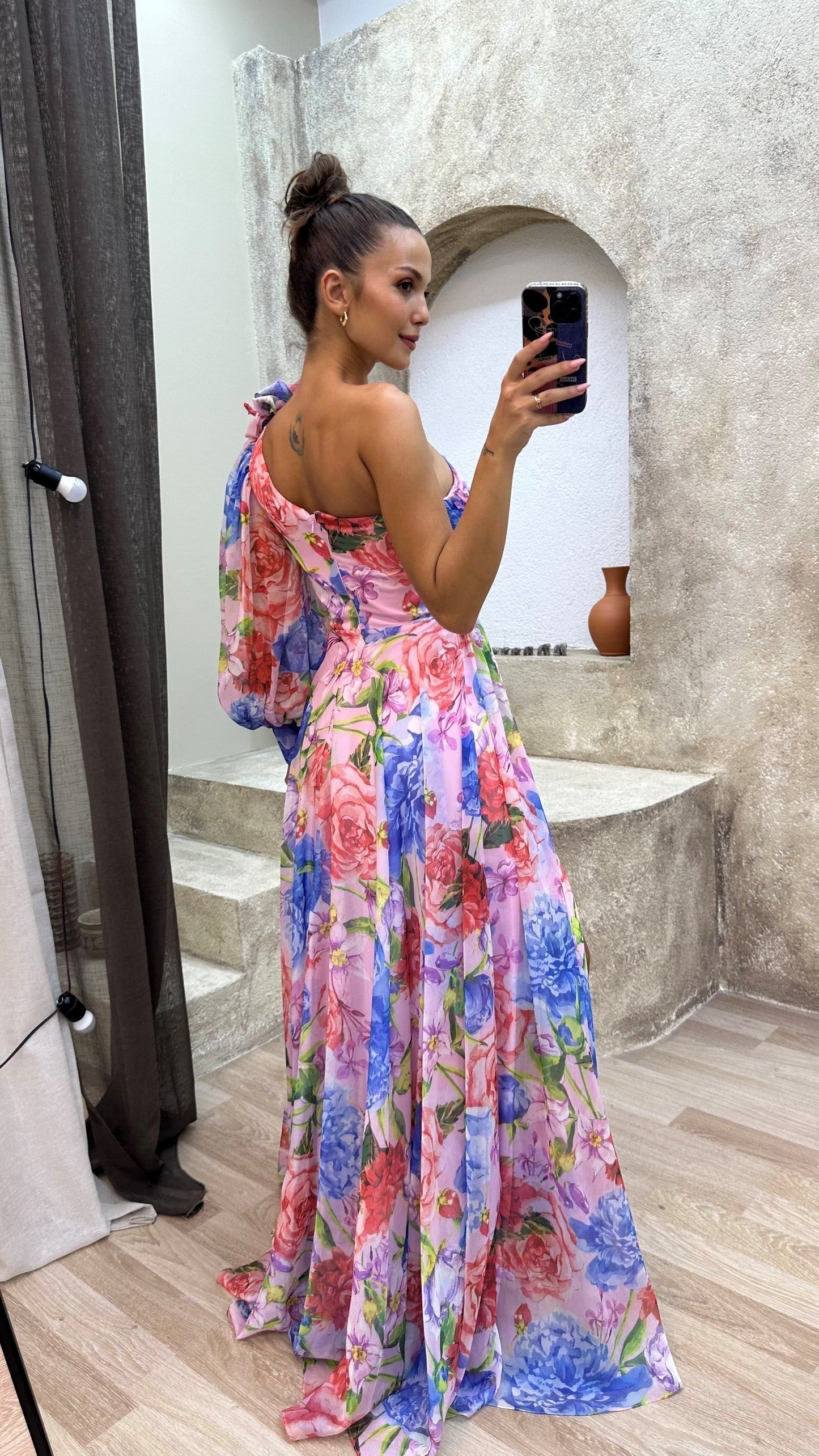 Corinne | Maxikleid mit Blumenmuster und Schlitz, einseitig