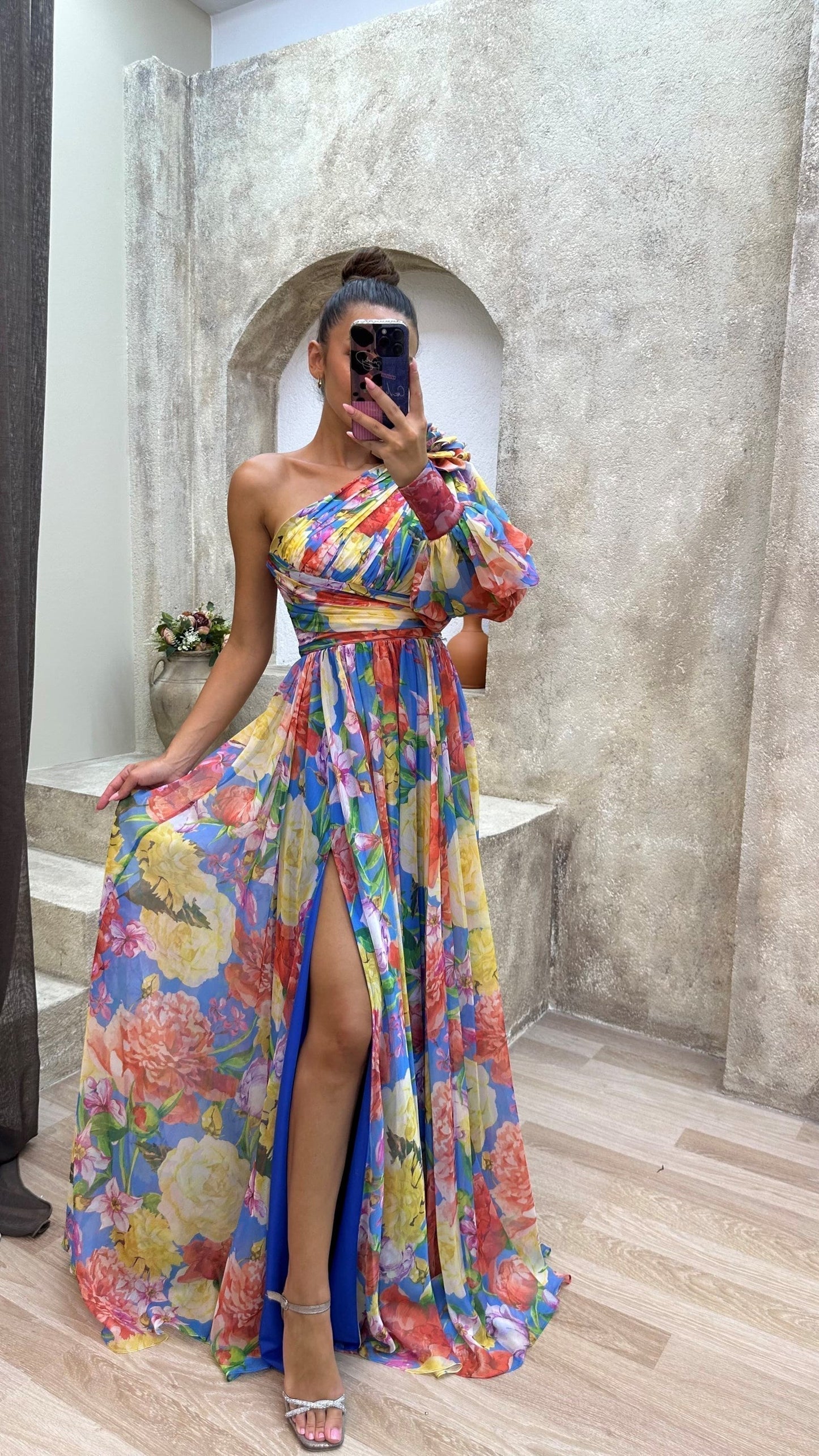Corinne | Maxikleid mit Blumenmuster und Schlitz, einseitig