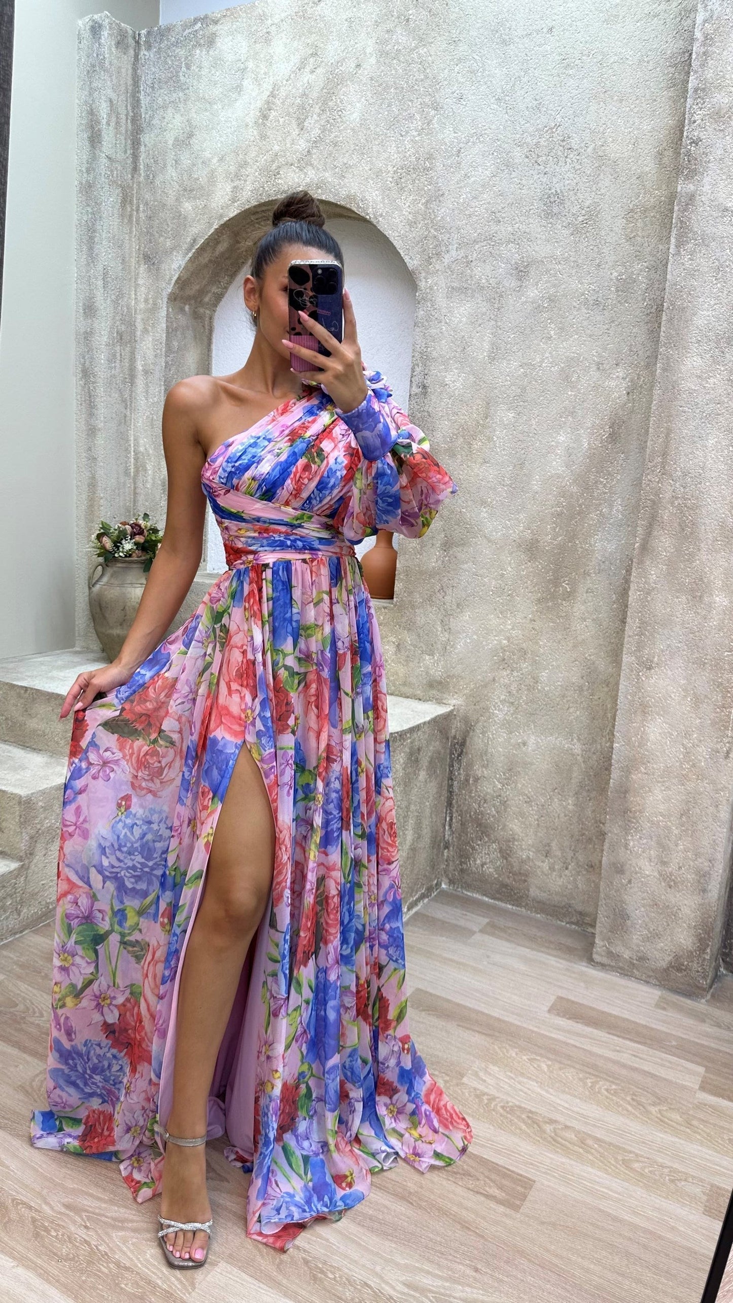 Corinne | Maxikleid mit Blumenmuster und Schlitz, einseitig