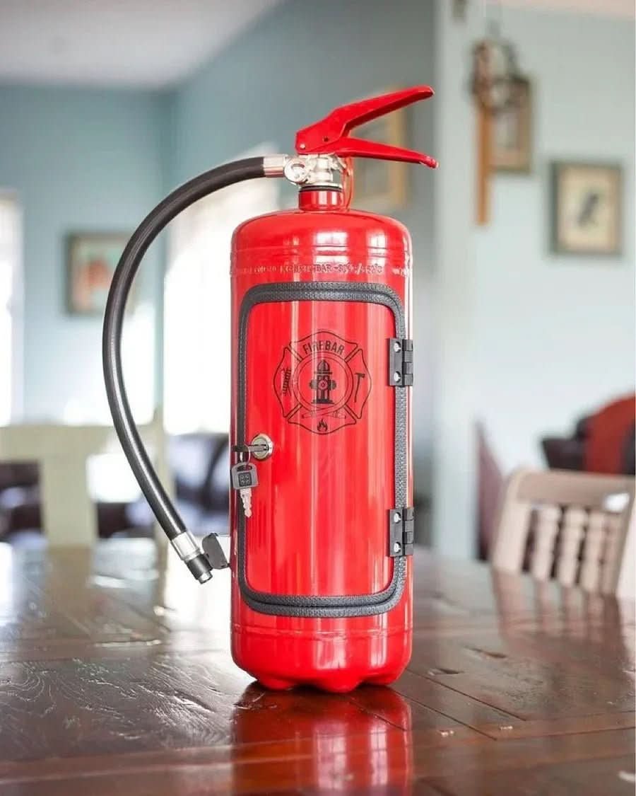 Versteckte FireBar – Versteckte Mini-Bar im Design eines Feuerlöschers für stilvolle Getränkespeicherung