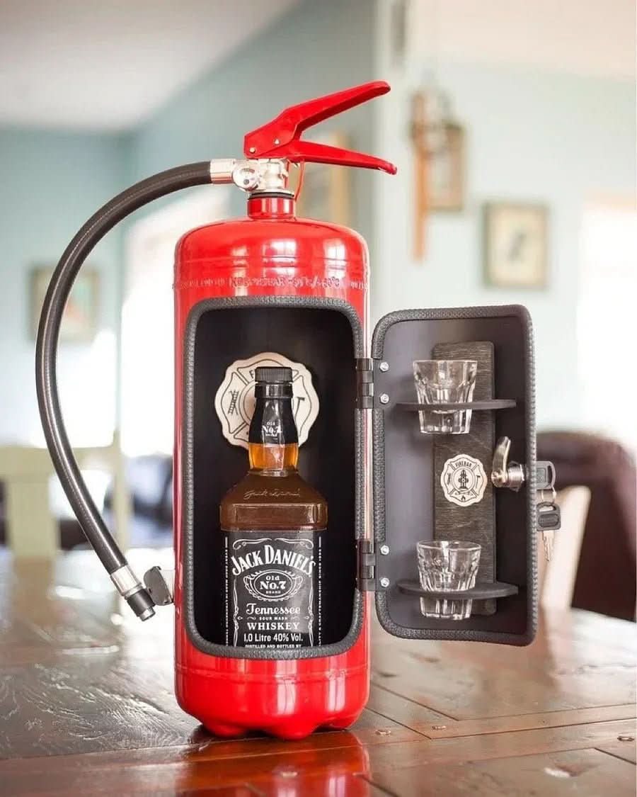 Versteckte FireBar – Versteckte Mini-Bar im Design eines Feuerlöschers für stilvolle Getränkespeicherung