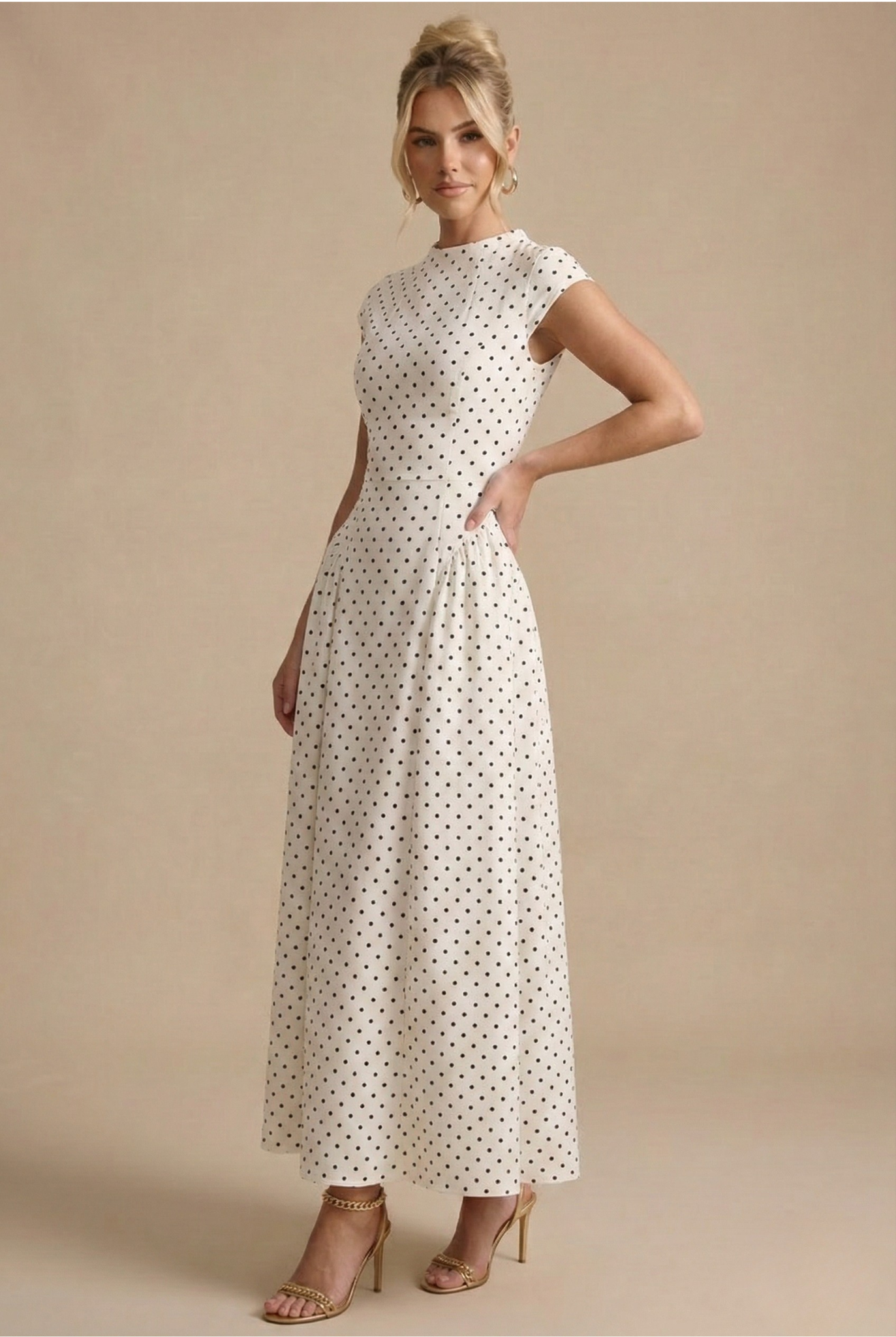 Isabelle | Damen Polka Dot Maxikleid mit kurzen Ärmeln und hohem Hals