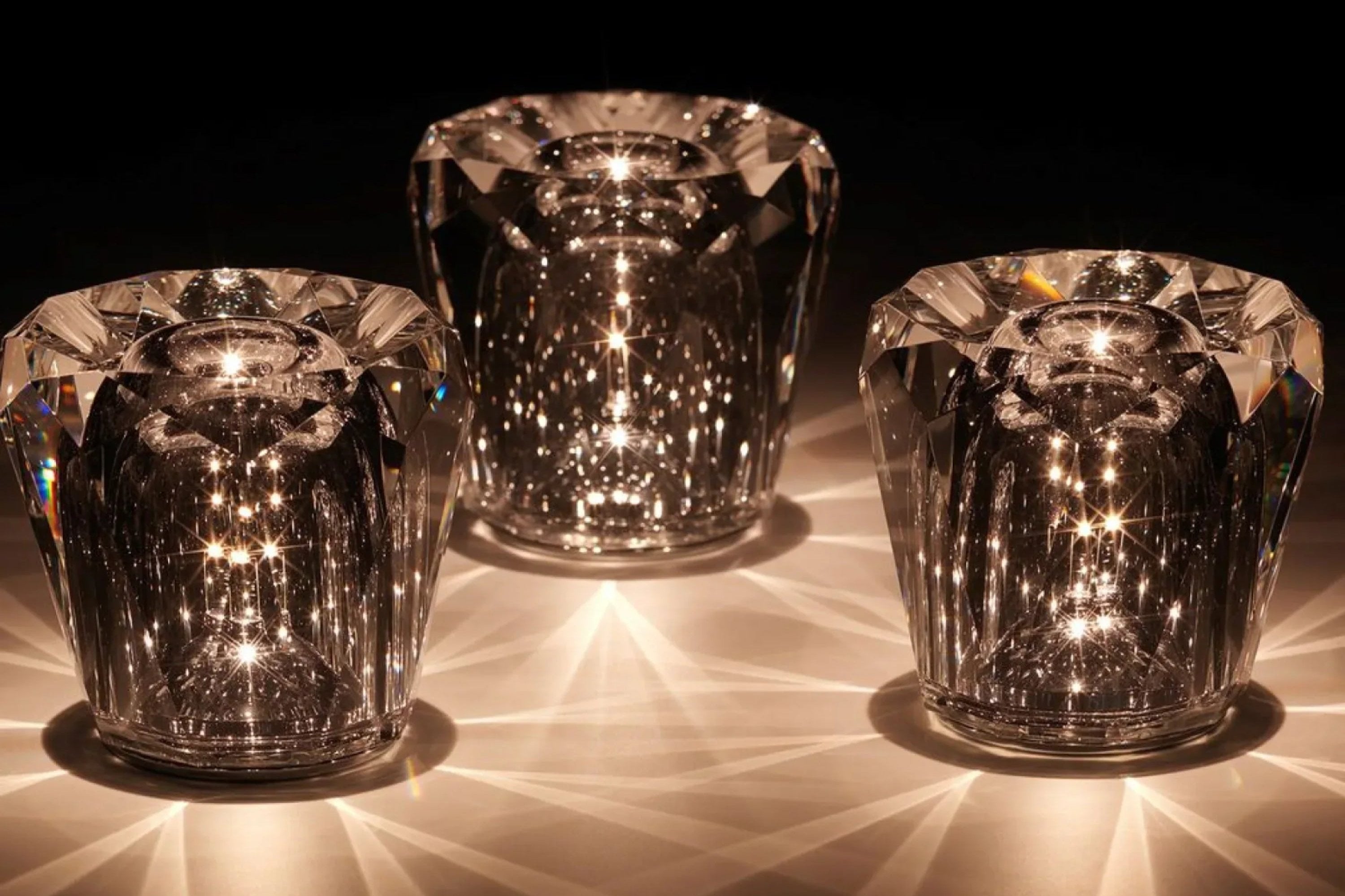 Kristall Tischlampe VÉLORIA | Diamant-Look & 360° Lichtspiel | Kabellos & USB wiederaufladbar | Bis zu 12 Stunden Lichtdauer
